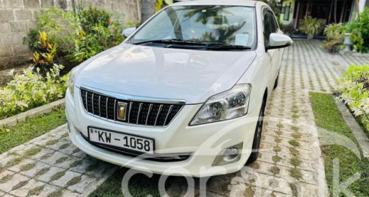TOYOTA PREMIO 2013