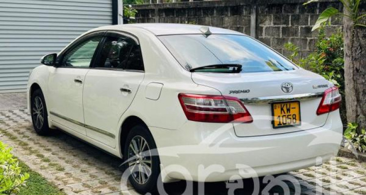 TOYOTA PREMIO 2013