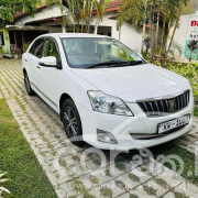 TOYOTA PREMIO 2013