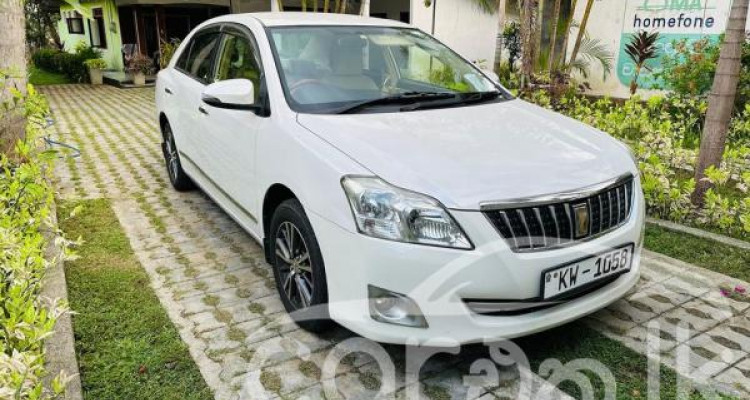 TOYOTA PREMIO 2013