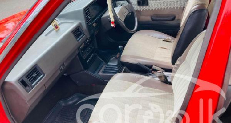NISSAN TRAD SUNNY 1987