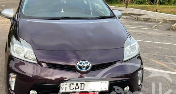 TOYOTA PRIUS 2015