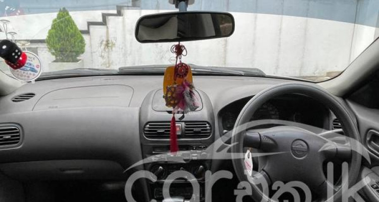 NISSAN SUNNY B15 2001