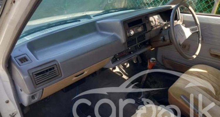 TOYOTA COROLLA DX WAGON KE72 1986