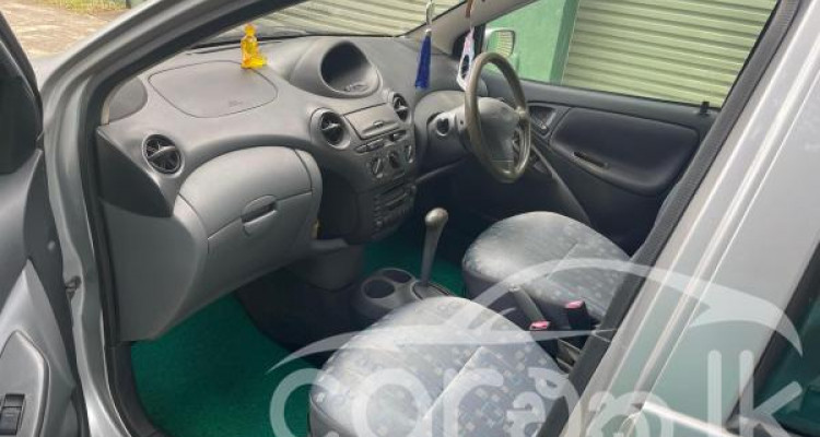 TOYOTA VITZ 2001