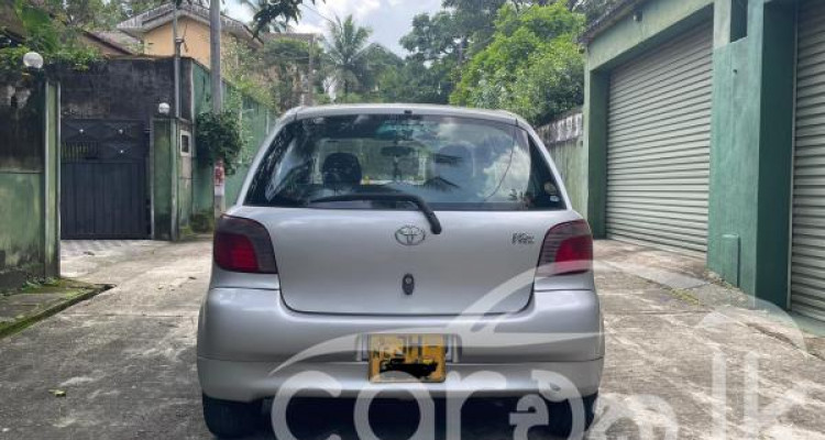 TOYOTA VITZ 2001