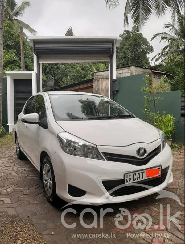 TOYOTA VITZ 2013