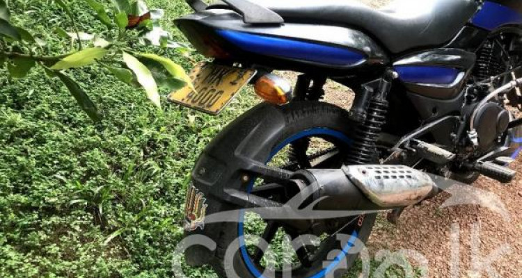 BAJAJ PULSAR 180 2005