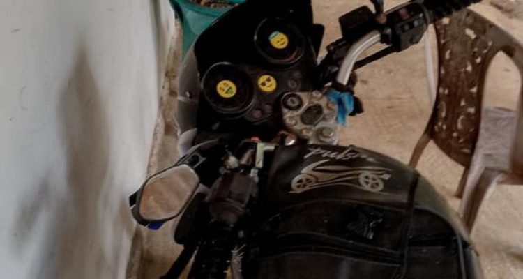 BAJAJ PULSAR 180 2005