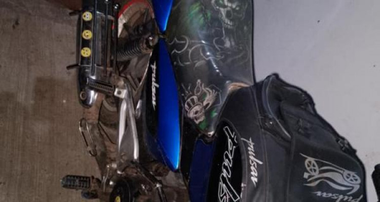 BAJAJ PULSAR 180 2005