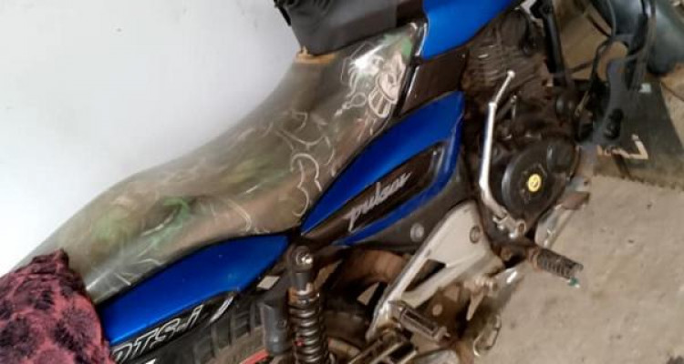 BAJAJ PULSAR 180 2005