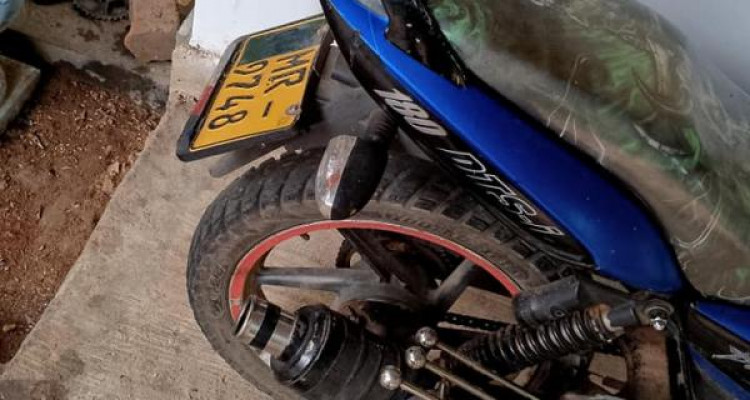 BAJAJ PULSAR 180 2005