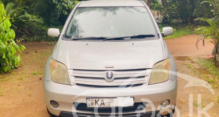 TOYOTA IST 2002