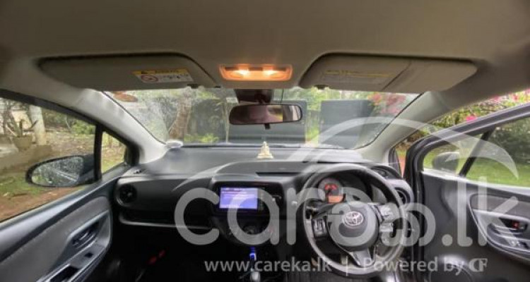 TOYOTA VITZ 2017