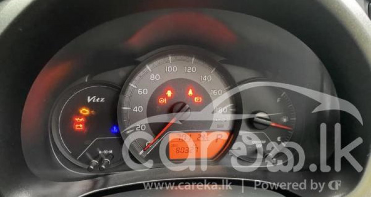 TOYOTA VITZ 2017