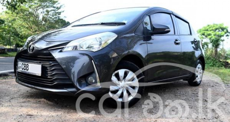 TOYOTA VITZ 2017