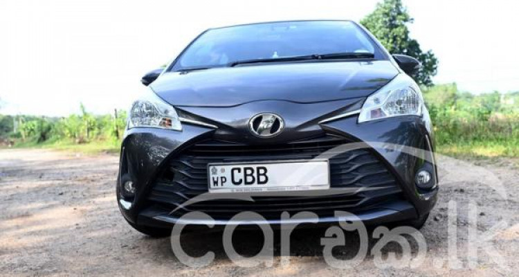 TOYOTA VITZ 2017