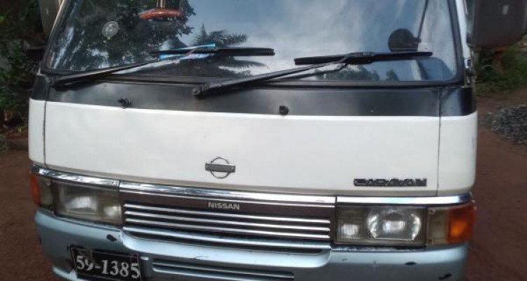 NISSAN CARAVAN 1992