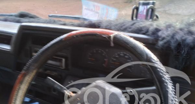 NISSAN CARAVAN 1992