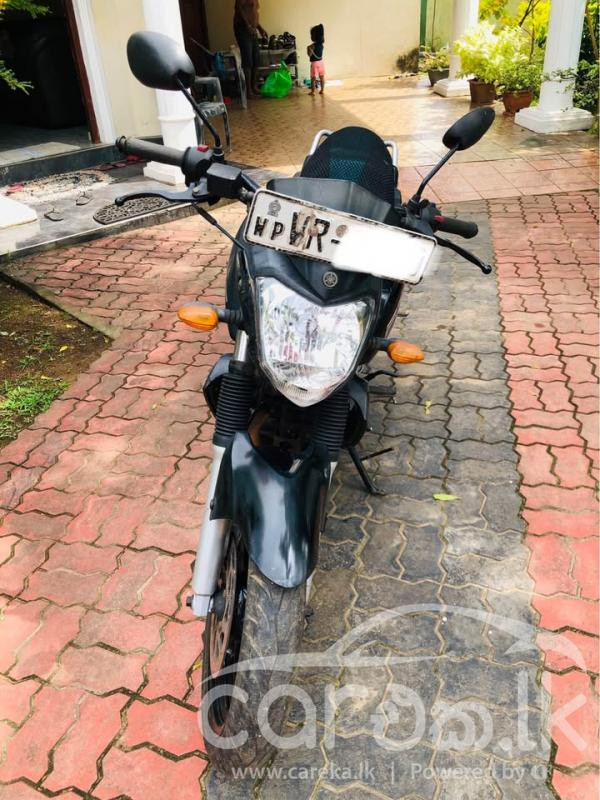 YAMAHA FZ 2010