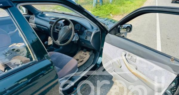 TOYOTA SOLUNA 2002