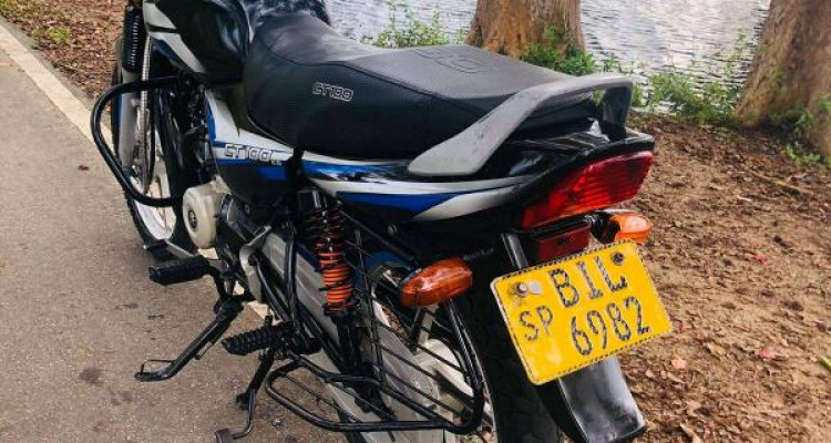 BAJAJ CT100 2019