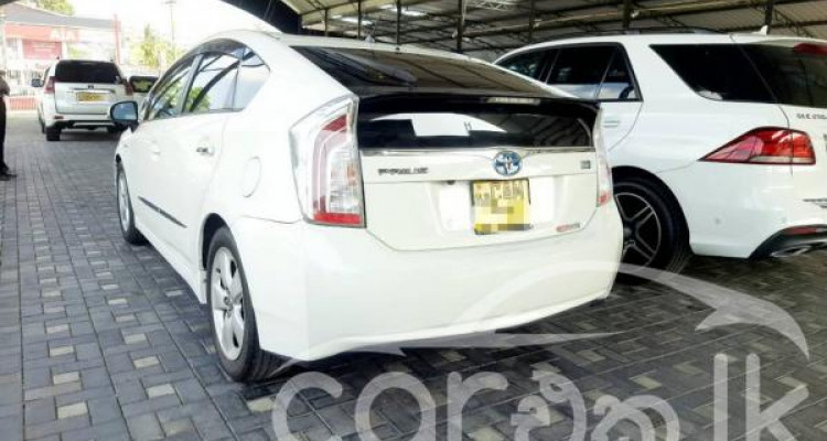 TOYOTA PRIUS 2015
