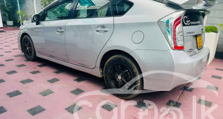 TOYOTA PRIUS 2012