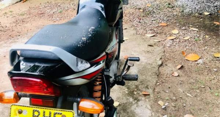 BAJAJ CT100 2019