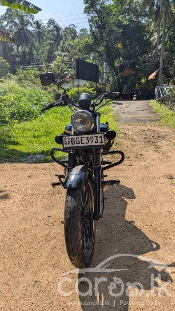 BAJAJ AVENGER 2018