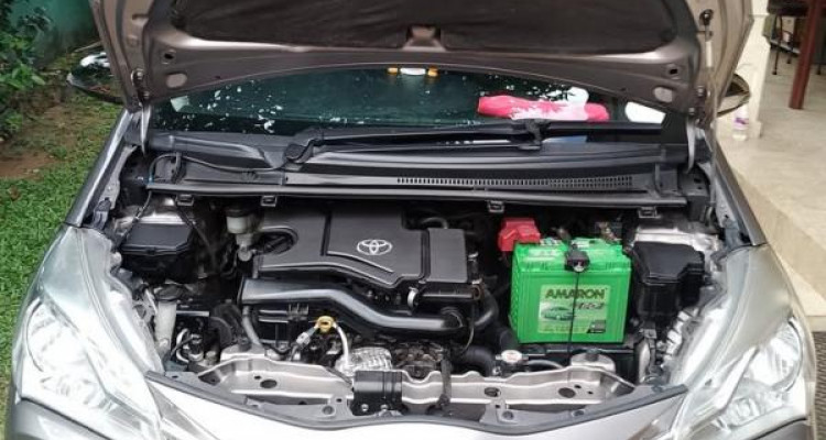 TOYOTA VITZ 2017