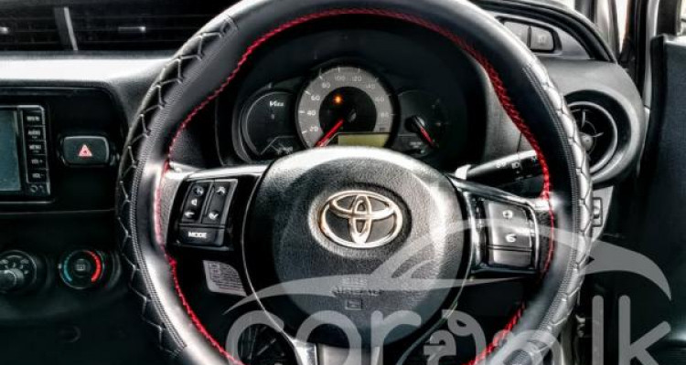 TOYOTA VITZ 2017
