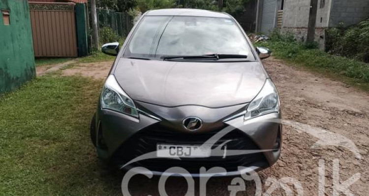 TOYOTA VITZ 2017