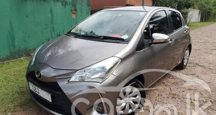 TOYOTA VITZ 2017