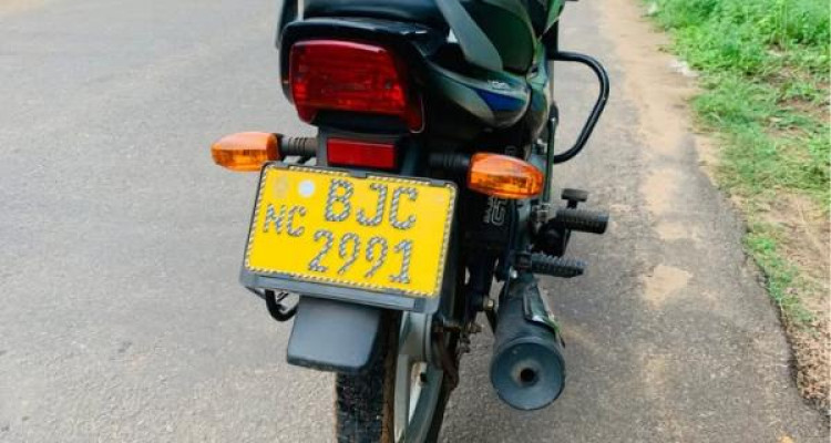 BAJAJ CT100 2022