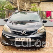 TOYOTA VITZ 2011