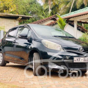 TOYOTA VITZ 2011