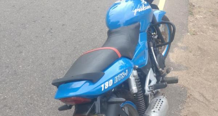 BAJAJ PULSAR 180 2005