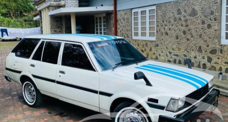 TOYOTA COROLLA DX WAGON KE72 1983
