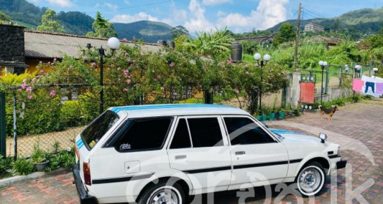 TOYOTA COROLLA DX WAGON KE72 1983