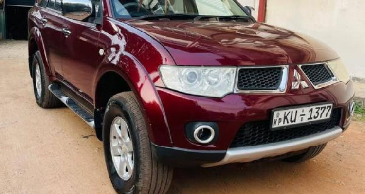 MITSUBISHI MONTERO SPORT 2012