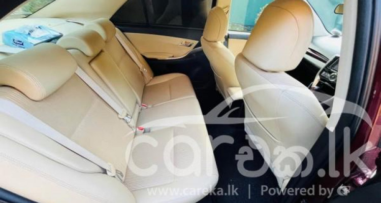 TOYOTA PREMIO 2016