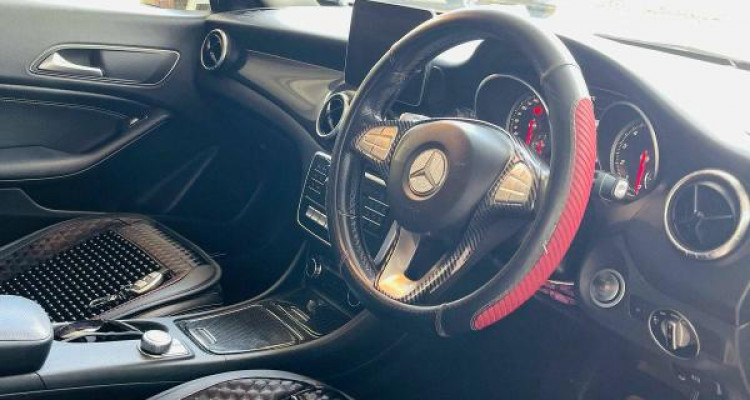 MERCEDES BENZ CLA180 2017