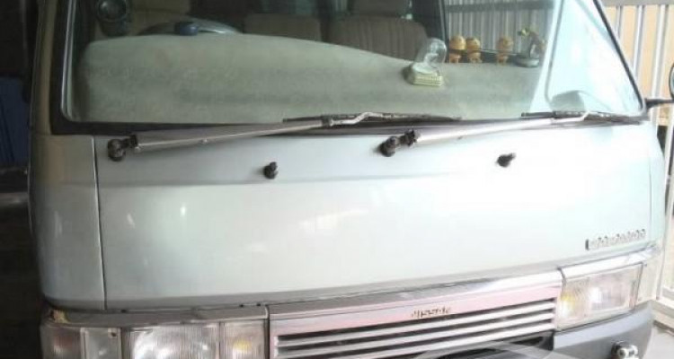 NISSAN CARAVAN 1992
