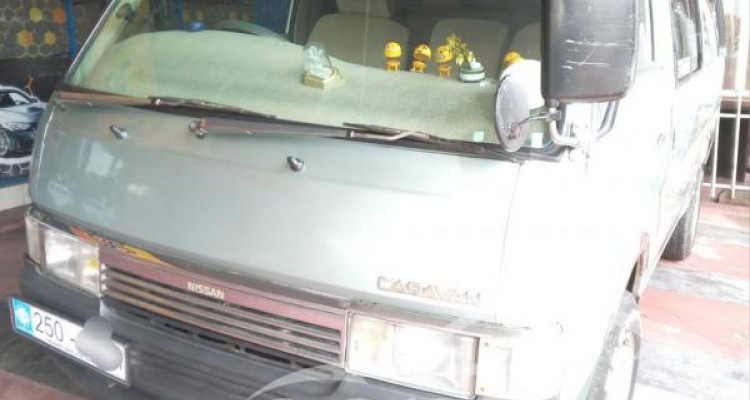 NISSAN CARAVAN 1992