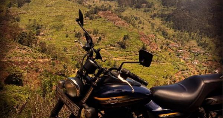BAJAJ AVENGER 2017