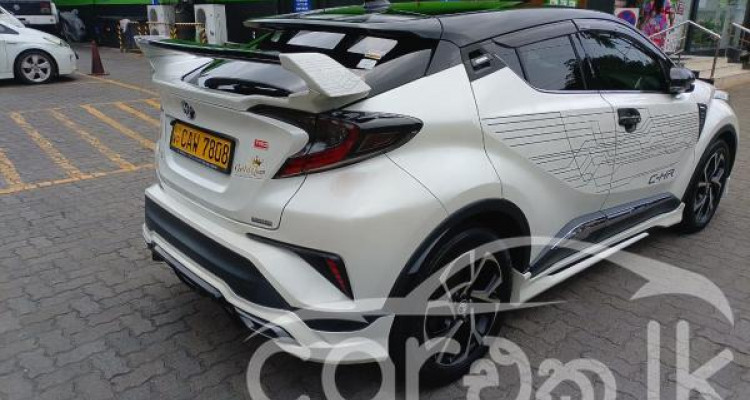 TOYOTA C-HR 2017