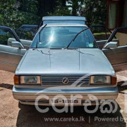 NISSAN TRAD SUNNY 1988