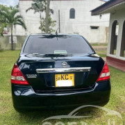 NISSAN TIIDA 2005