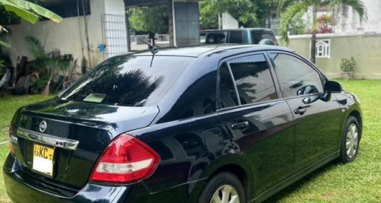 NISSAN TIIDA 2005